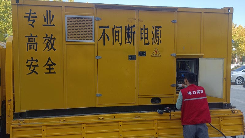 洪梅镇柴油发电机组和UPS电源配合使用时，如何避免切换过程中的电力中断？